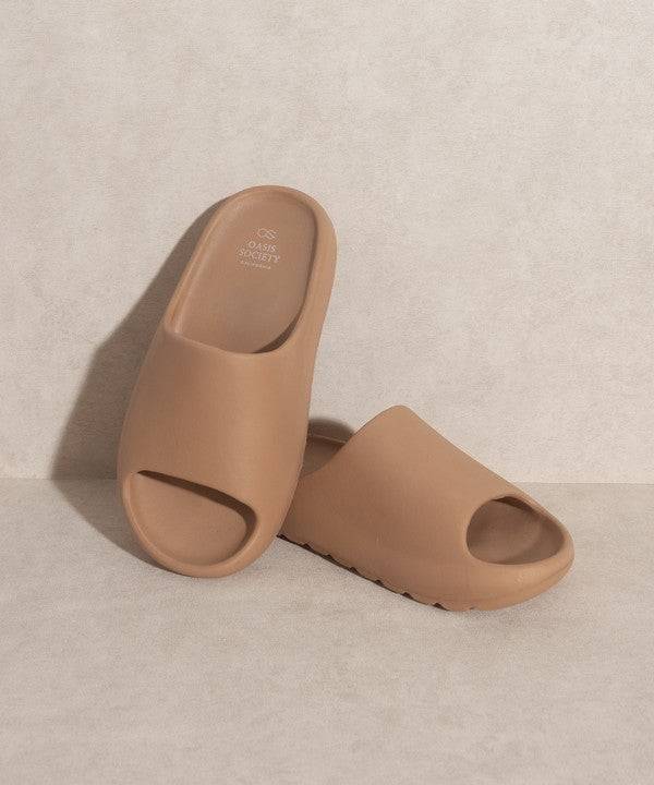 Oasis Society Wyatt Comfort Slides